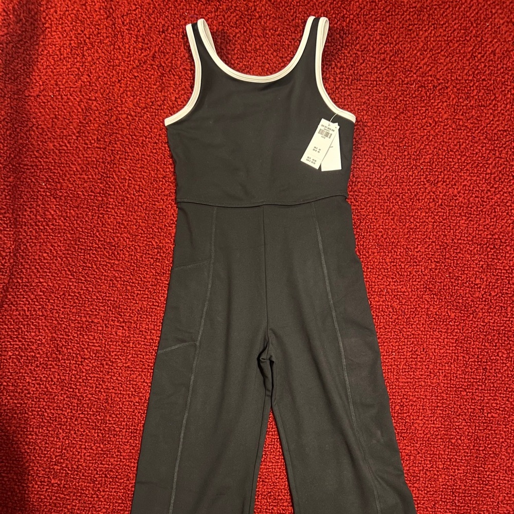 GIRLS A/F sleeveless black cropped romper (11/12)